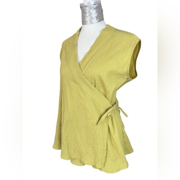 Marla Wynne Yellow Stretch Wrap Top Sz M - Picture 2 of 10